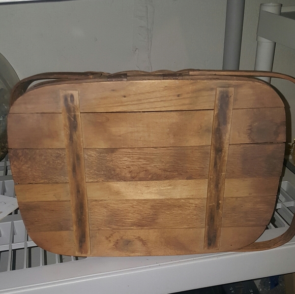 Vintage Wood Basket with lid - Picture 4 of 7
